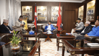 गृहमन्त्री रमेश लेखकलाई  राजीनामा दिएर  मार्ग प्रशस्त गर्न  माओवादीको सुझाव