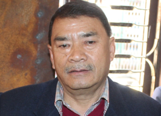 राप्रपा सांसद भन्छन्– मञ्चमा राजा र दुर्गा प्रसाईंको फोटो एउटै साइजमा देखेपछि टाप कसेँ