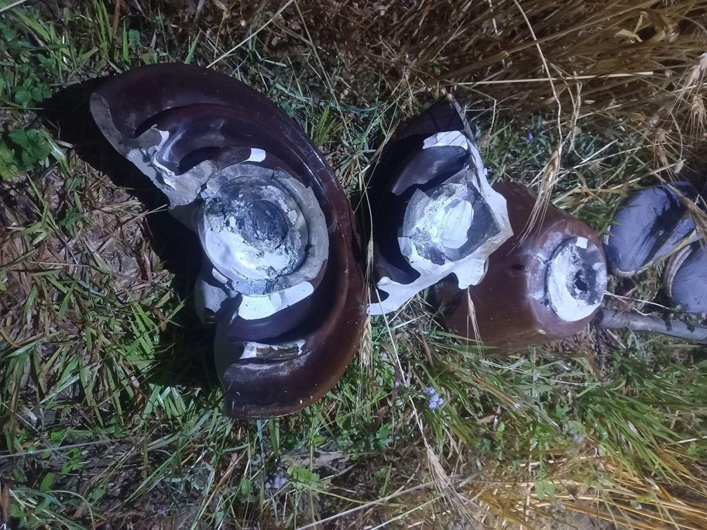 हावाहुरीले कर्णालीमा विद्युत र टेलिफोन सेवा अवरुद्ध