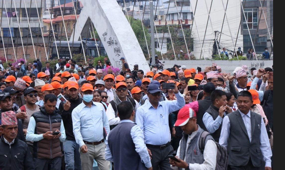 १२ दिन बित्दा पनि पूरा भएन शिक्षकको माग