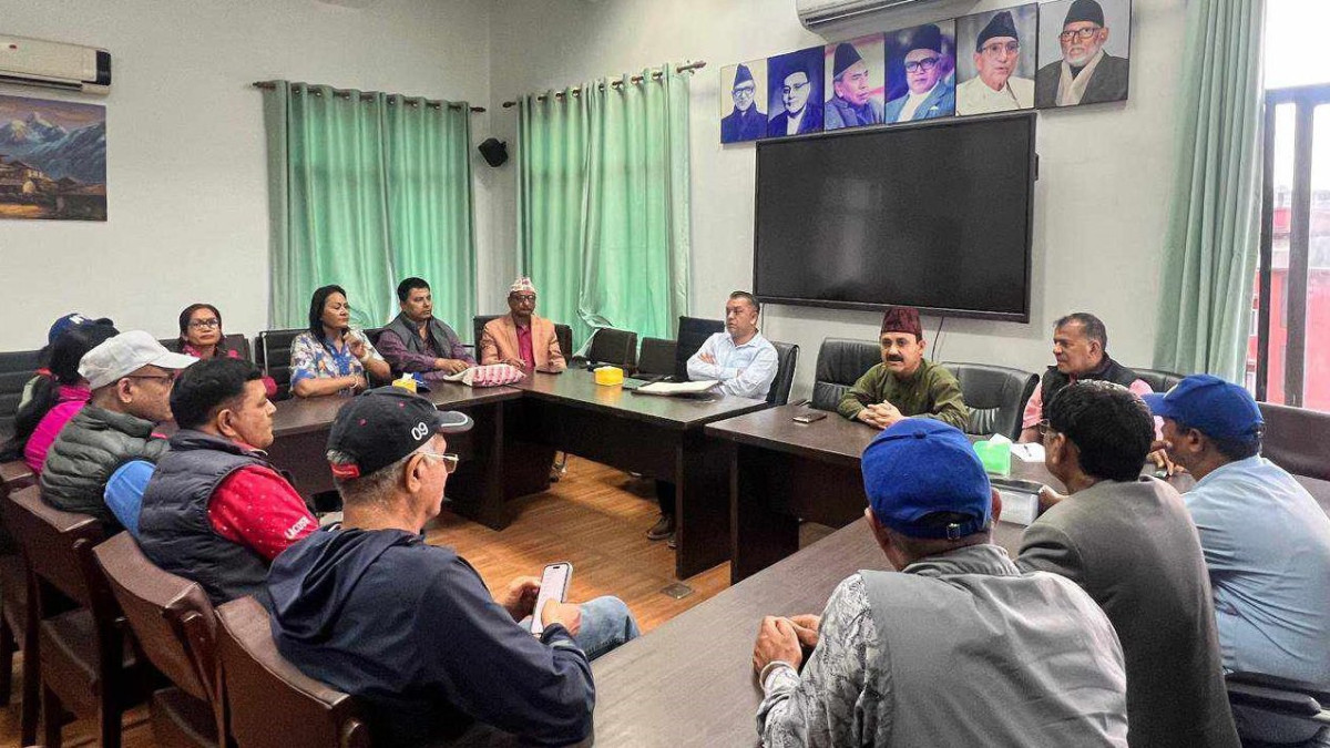 आन्दोलनरत शिक्षक अगुवाहरूसँग कांग्रेस महामन्त्रीद्वयको छलफल