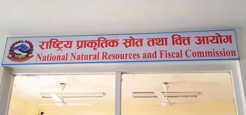 सङ्घलाई जिडिपीको ५ र प्रदेश तथा स्थानीय तहलाई राजस्वको १२ प्रतिशत नबढ्ने गरी ऋण उठाउन सिफारिस