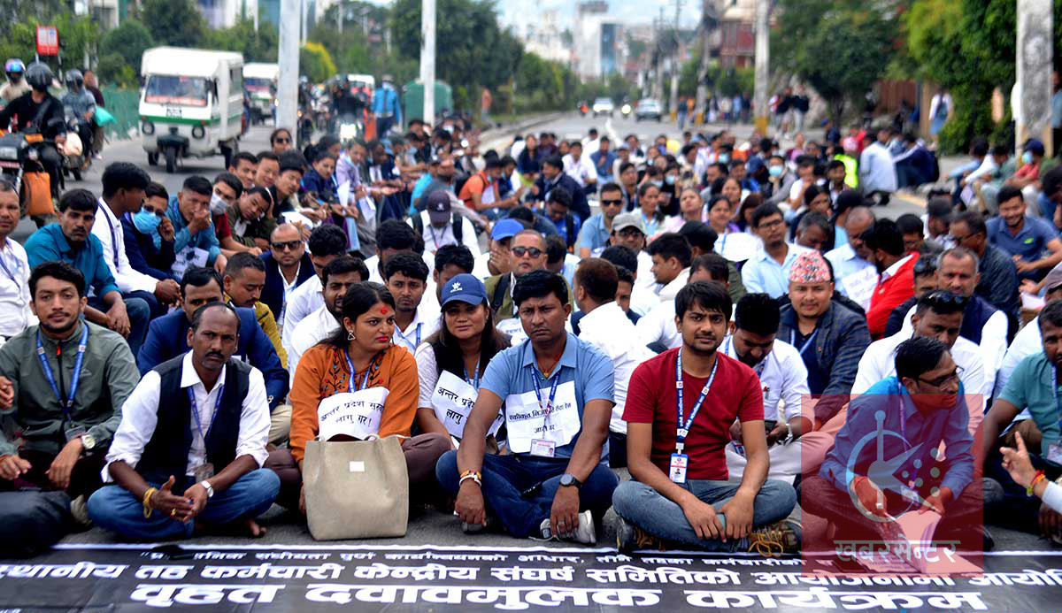 स्थानीय तहका कर्मचारीको पनि आन्दोलन शुरु, सोमबार कालो पट्टी बाँधेर काम गर्ने