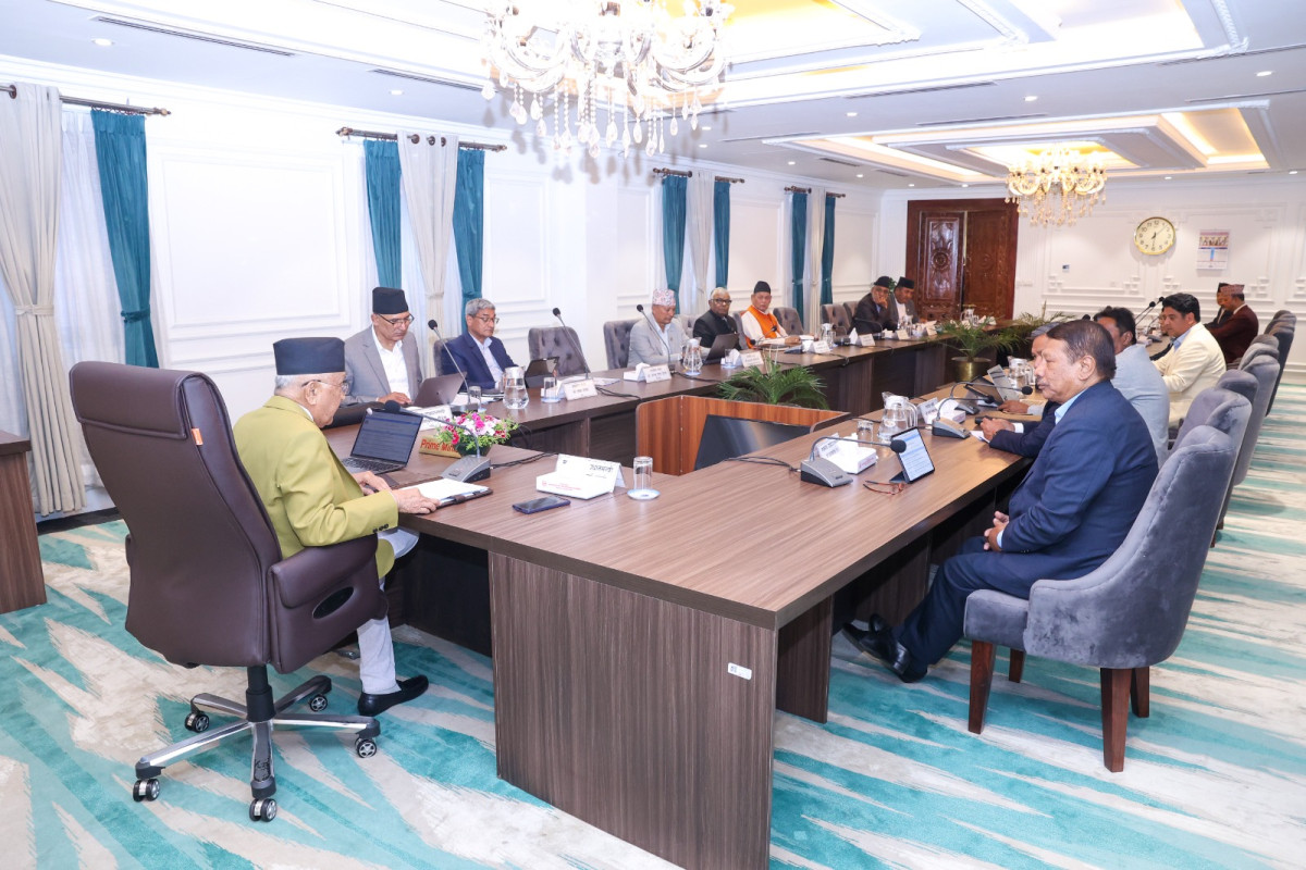 शिक्षक आन्दोलन र गभर्नर नियुक्तिका विषयमा छलफल गर्न बालुवाटारमा मन्त्रिपरिषद् बैठक सुरू