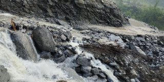 खोलामा बाढीको जोखिम बढेपछि कास्कीको ग्रामीण सडकमा सवारी सञ्चालन  गर्न समय निर्धारण