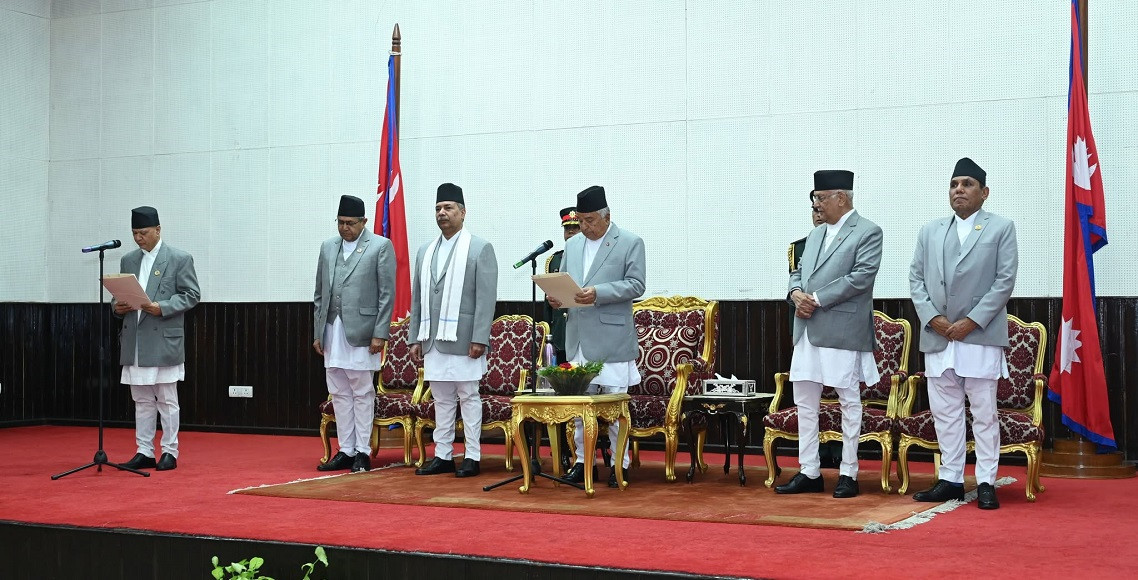 नवनियुक्त शिक्षामन्त्री रघुजी पन्तले पद तथा गोपनीयताको लिए शपथ