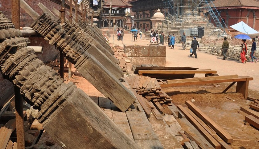 महाभूकम्पको  दशक पूरा,  भत्किएका संरचना अझै अधुरा