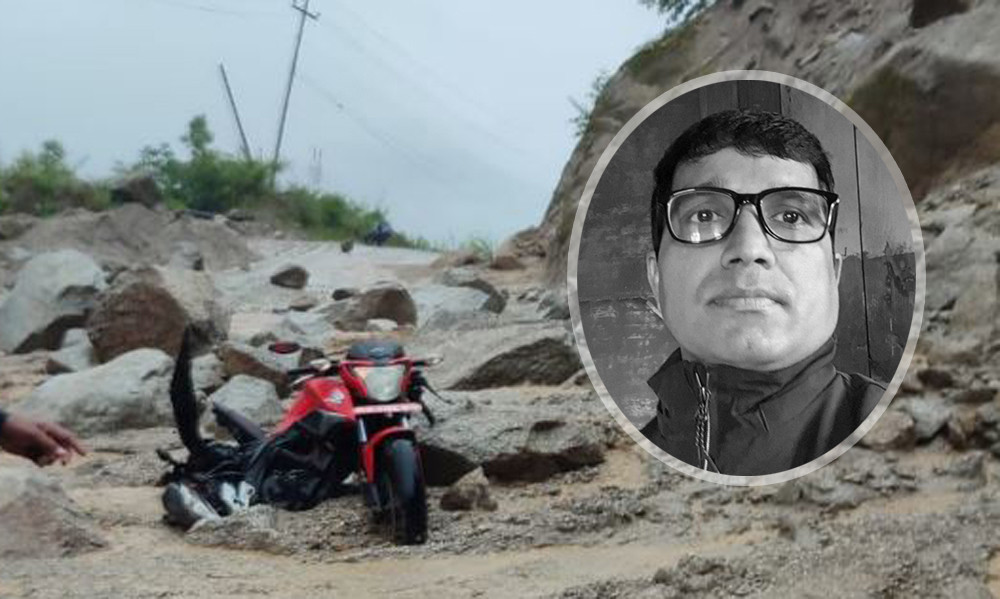 गुडिरहेको मोटरसाइकलमाथि ढुंगा बज्रिँदा गाउँपालिका शिक्षा अधिकृतको मृत्यु