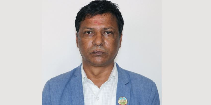 प्रहरीको फरार सूचीमा रहेका एमाले प्रदेश सांसद प्रधानमन्त्रीसँगै अतिथि