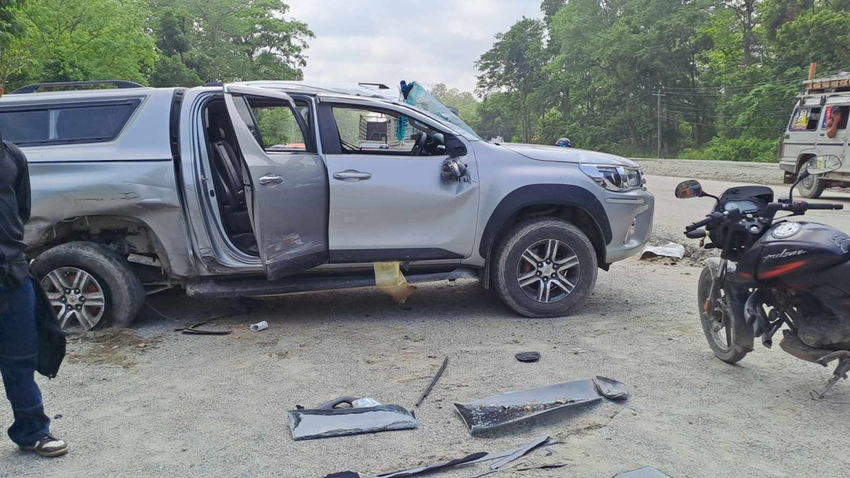 चार सांसद चढेको गाडी मोरङको कानेपोखरीमा दुर्घटना