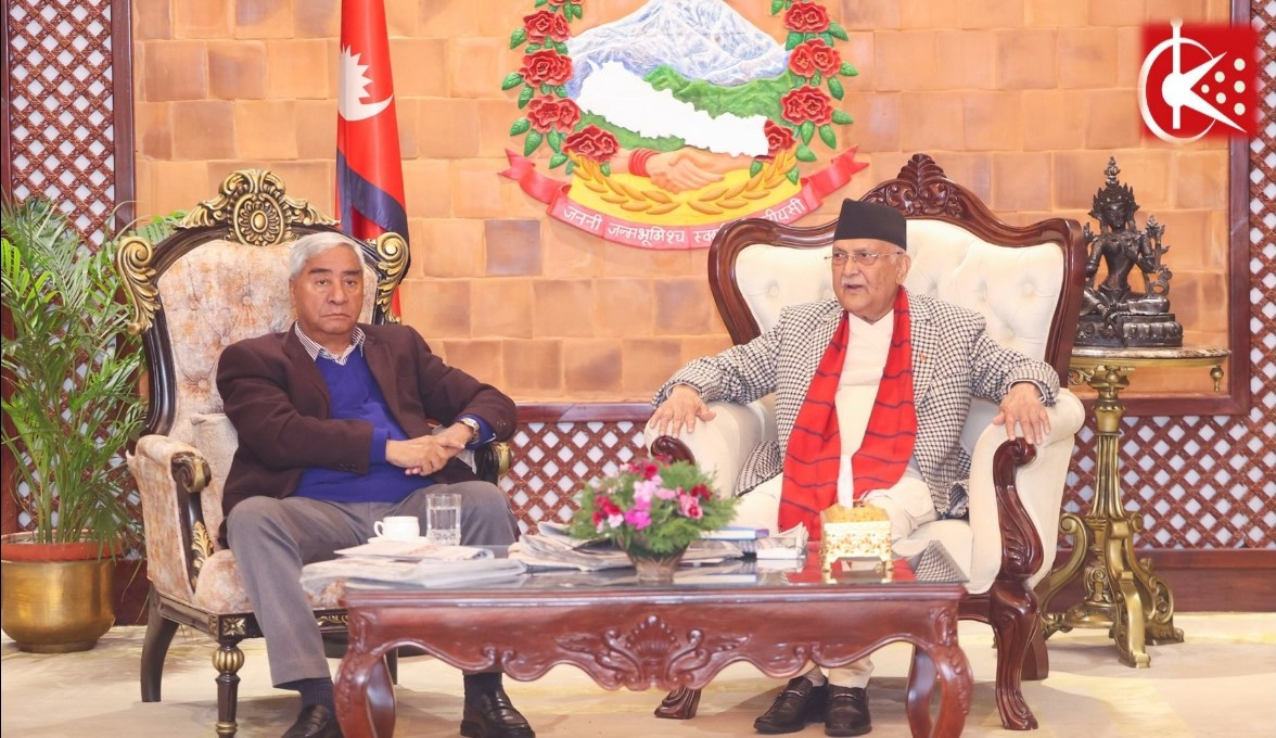 प्रधानमन्त्रीसँग छलफल गर्न गृहमन्त्री र स्वास्थ्यमन्त्रीसँगै बालुवाटार पुगे देउवा