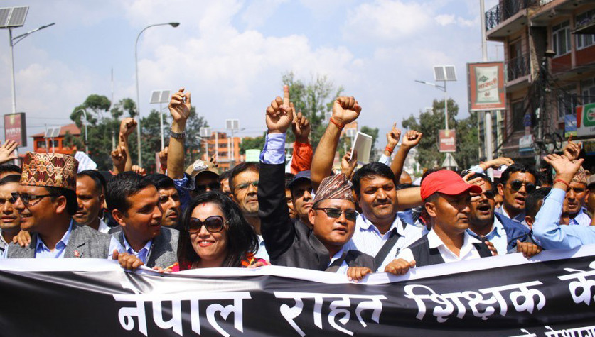 सबै राहत शिक्षकलाई स्थायी गर्न माग