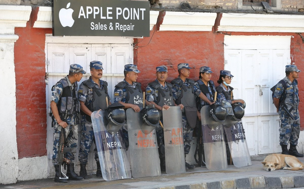 रत्नपार्क क्षेत्रमा कडा पारियो सुरक्षा व्यवस्था, २ बजेअघि राजावादीहरूलाई जहाँको त्यहीँ रोकिने
