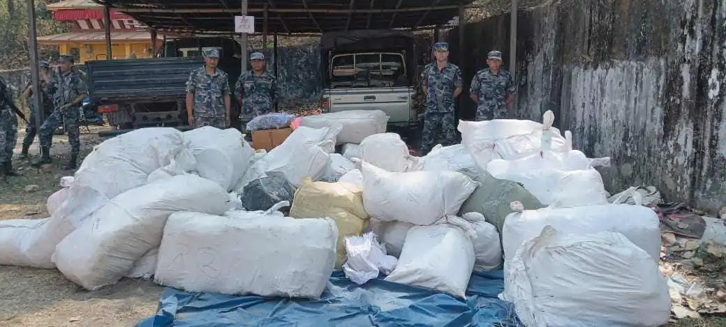 सशस्त्र प्रहरीद्वारा १३ लाख ८० मूल्यका भन्सार छलीका सामान बरामद