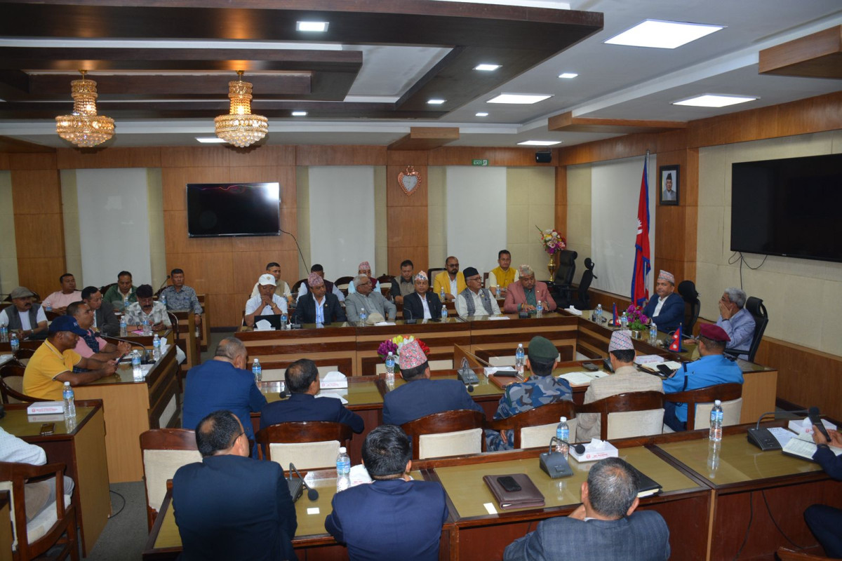 सरकार र यातायात व्यवसायीबिच सिंहदरबारमा वार्ता जारी