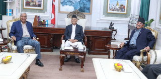 प्रधानमन्त्रीसहित तीन दलका शीर्ष नेताको बैठक बस्दै