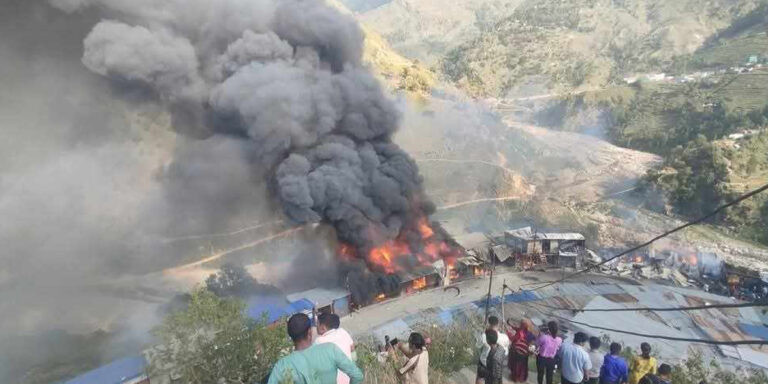 बाजुराको बाम्का बजारमा आगलागी :  प्रदेश सरकारले ४० लाख सहयोग गर्ने