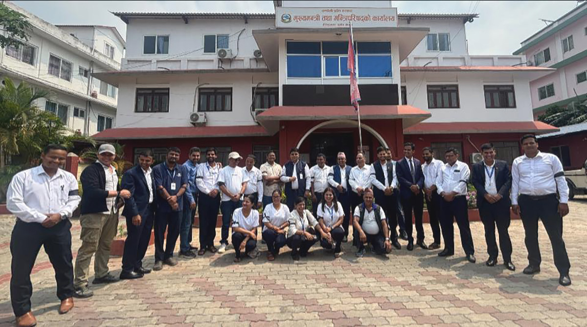 निजामती कर्मचारीहरूले कालोपट्टी बाँधेर थाले देशव्यापी आन्दोलन