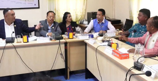 रास्वपाप्रति जंगिए कांग्रेस र नेकपा एसका सांसद, गणेश पराजुलीले अरुलाई निरीह भनेपछि टेबुल ठोकाठोक