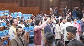 संसद बैठक सुरु,  रास्वपा र राप्रपाको अवरोध