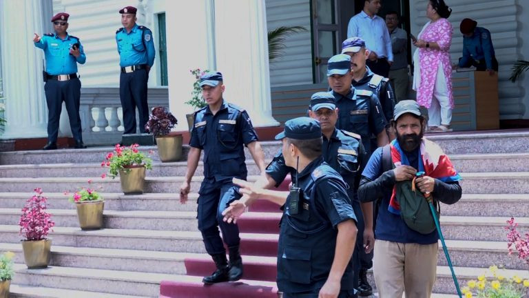 एक महिना पैदल हिंडेर काठमाडौं आएका बोहोराले भेट्न पाएनन् प्रधानमन्त्री