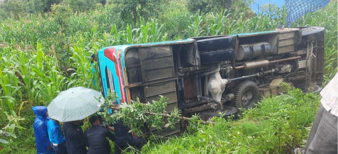 काठमाडौंबाट सोलुखुम्बु जाँदै गरेको बस दुर्घटना