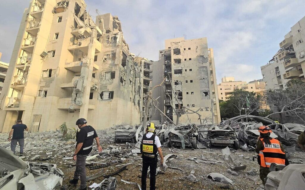 ट्रम्पले युद्धबिराम घोषणा गरेपछि इजरायलमाथि इरानी क्षेप्यास्त्र प्रहार: ३ जनाको मृत्यु