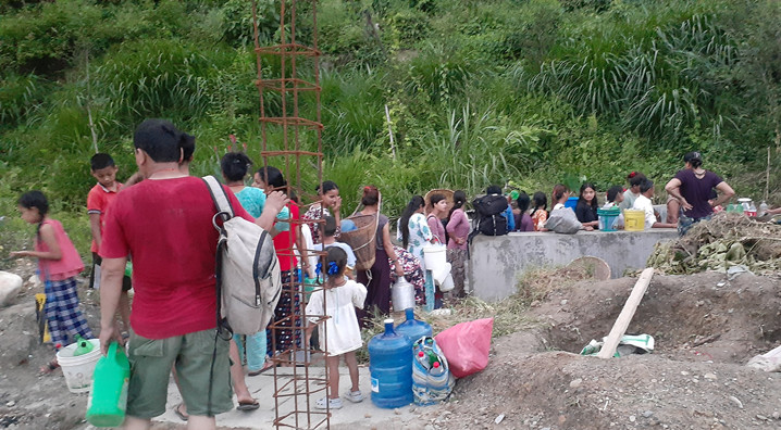 दमौलीमा पानीको हाहाकार : एक गाग्रीका लागि घन्टौँ लाइनमा बस्नुपर्ने