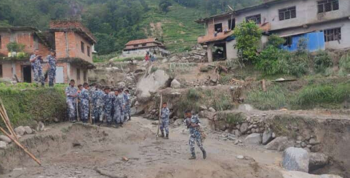नुवाकोटमा बाढीले गोठ बगाउँदा महिला बेपत्ता, श्रीमान्  गम्भीर घाइते