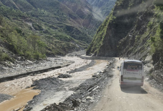 विपी राजमार्ग साउनभर राति १२ घण्टा बन्द