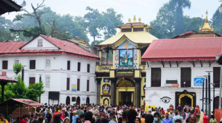 आज साउनको पहिलो सोमबार, पशुपतिनाथसहित देशभरका शिवालयमा श्रद्धालुको भीड
