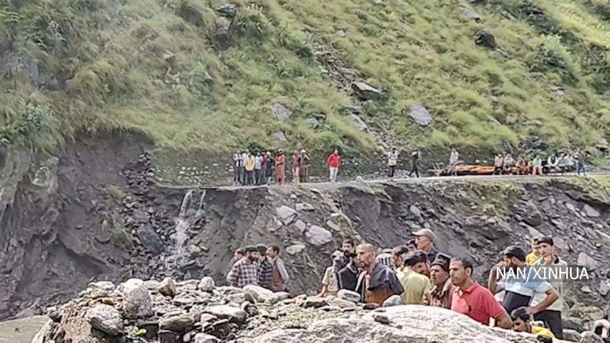 कश्मीरमा पहिरो जाँदा ११ जनाको मृत्यु