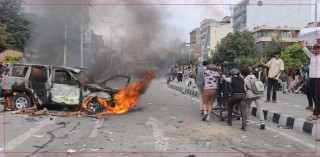 इटहरीमा प्रहरीको गोली लागेर दुई जनाको मृत्यु,  नगरपालिका भवनमा आगो लगाइयो