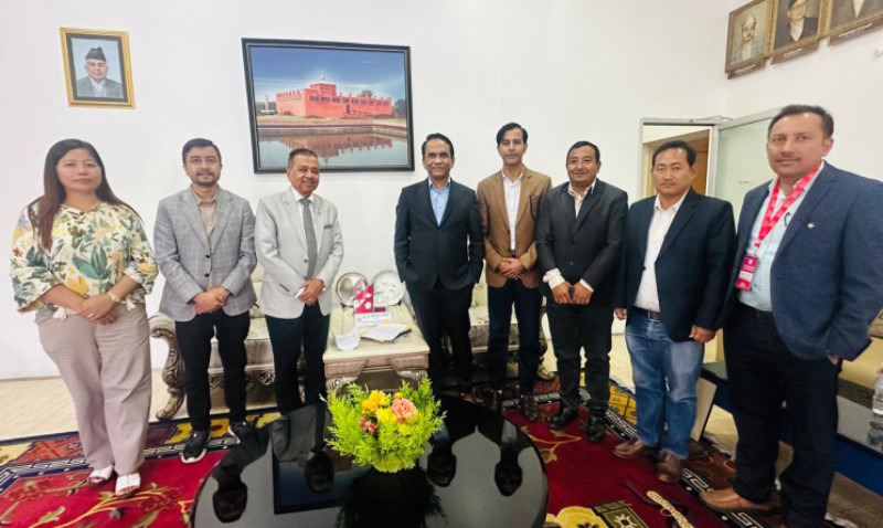 लगानीकर्ताहरूले गभर्नरलाई बुझाए ६ बुँदे मागसहितको ज्ञापनपत्र