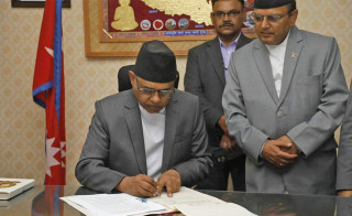 आन्दोलनमा ज्यान गुमाएकाहरूलाई सम्झिँदै पदभार ग्रहणमा भक्कानिए उद्योगमन्त्री अनिल सिन्हा