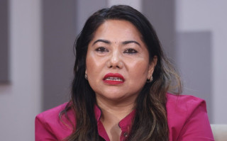 माधव नेपाललाई अध्यक्ष छोड्न रामकुमारी झाँक्रीको दबाब