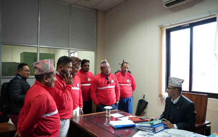 रेशम चौधरी नयाँ पार्टी दर्ताका लागि निर्वाचन आयोगमा, चुनाव चिह्न जाँतो