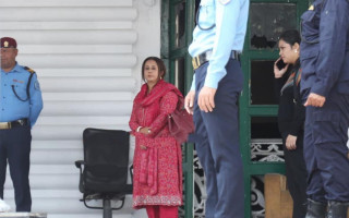 रविलाई भेट्न सिंहदरबार पुगिन् पत्नी निकिता