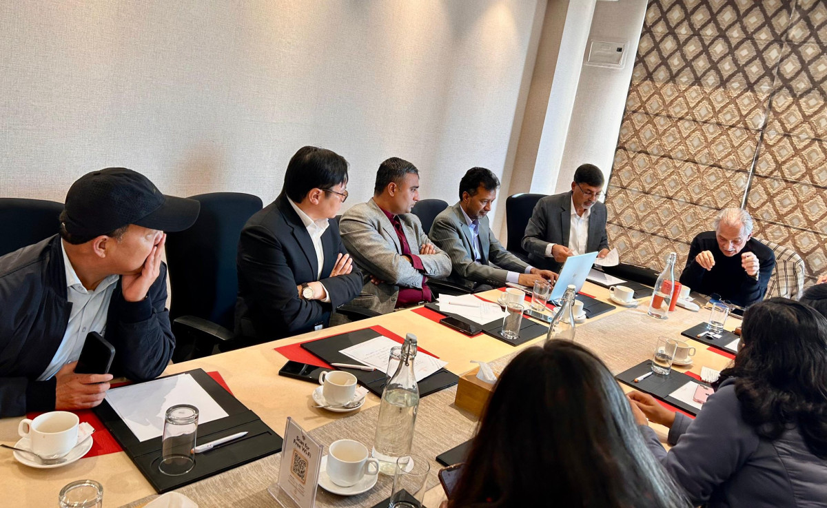 बाबुराम, जनार्दन र डीपी अर्याललगायतबिच छलफल