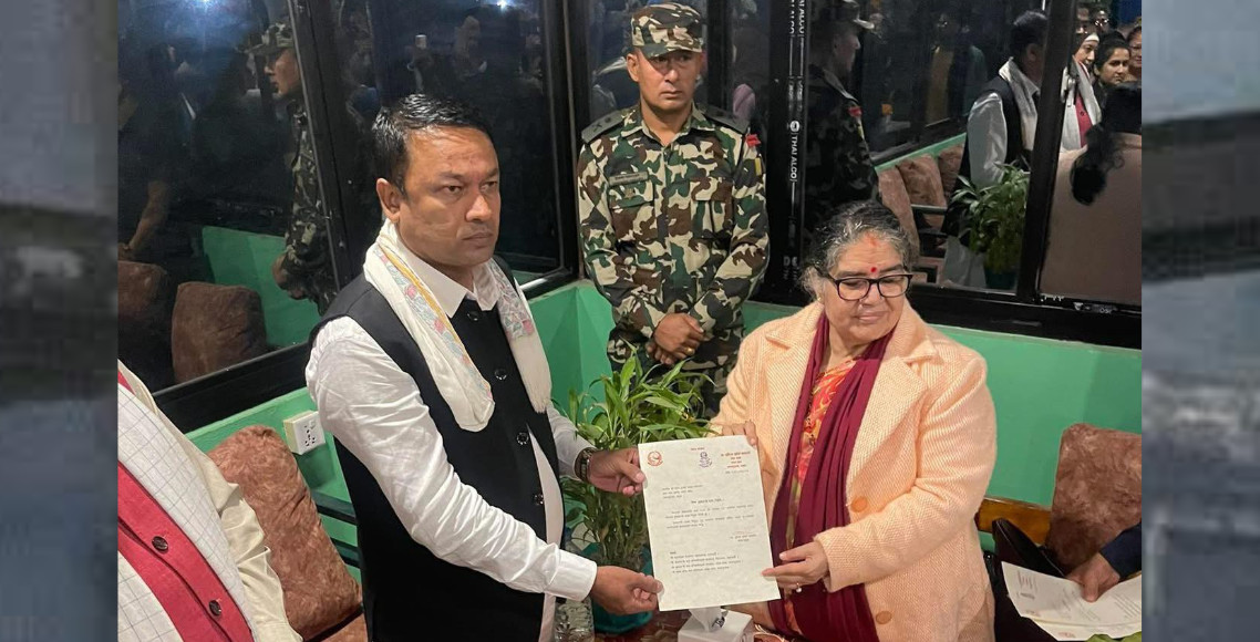 प्रदेश प्रमुखले बाटोमै बनाइन् सरोज यादवलाई मधेशको मुख्यमन्त्री, खुवाइन् होटलमै शपथ