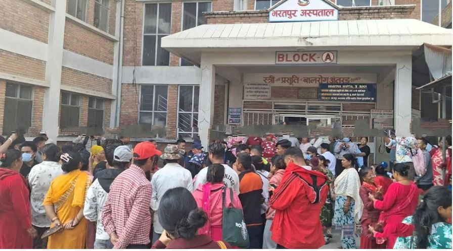 सुत्केरी गराउन आएकी महिलाको  उपचारको क्रममा मृत्यु, आफन्तहरूले गरे अस्पतालमा  नारावाजी