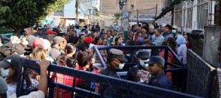 बचत रकम फिर्ताको माग गर्दै धर्नामा सहकारी पीडित