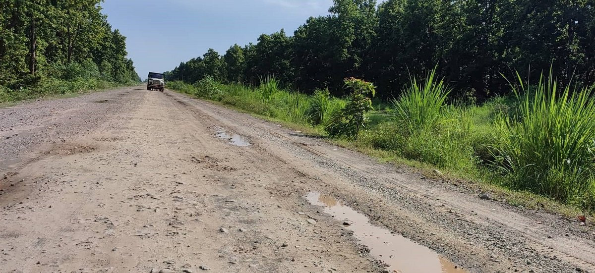 इनरुवा-कप्ताङगञ्ज सडक निर्माणको ठेक्का तोडियो