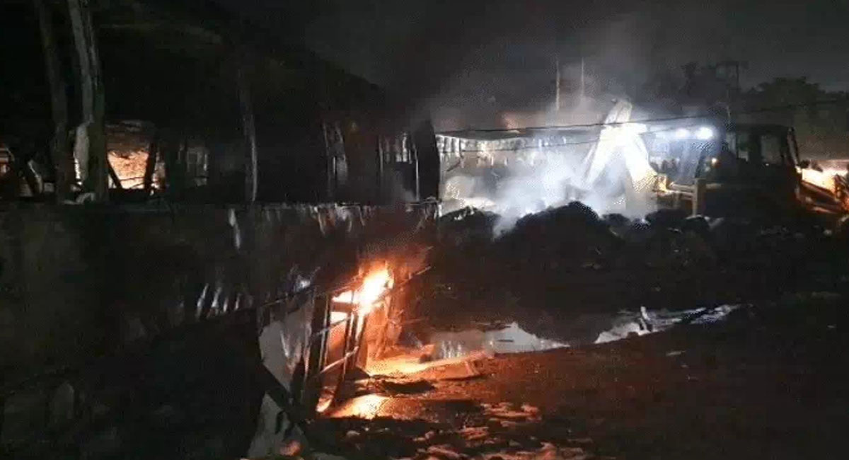 सुनौलीबाट दिल्ली जाँदै गरेको बसमा भीषण आगलागी, अधिकांश यात्रु ‘नेपाली’