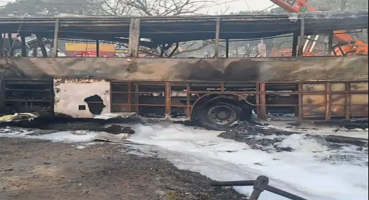 यूपी बस आगलागी अपडेट : अधिकांश यात्रु बुटवलका, दुई नेपालीको मृत्यु,अरु अस्पताल भर्ना