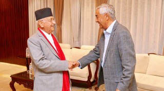 देउवा भेट्न महाराजगञ्ज पुगे ओली