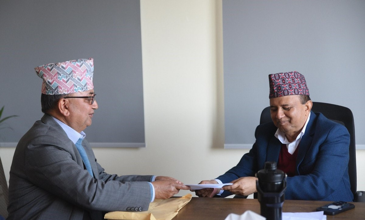 ईश्वर पोखरेलले पार्टी कार्यालयमा बुझाए ‘काउन्टर प्रस्ताव’