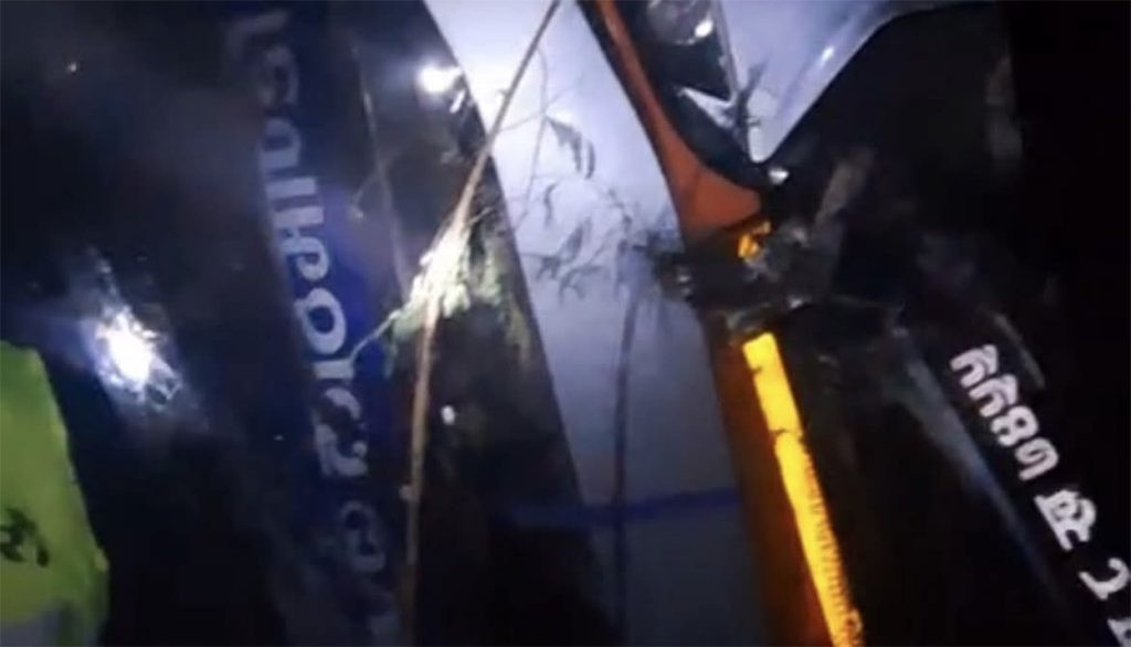 डडेलधुराबाट काठमाडौं आउँदै गरेको बस दाङमा दुर्घटना, २२ यात्रु घाइते