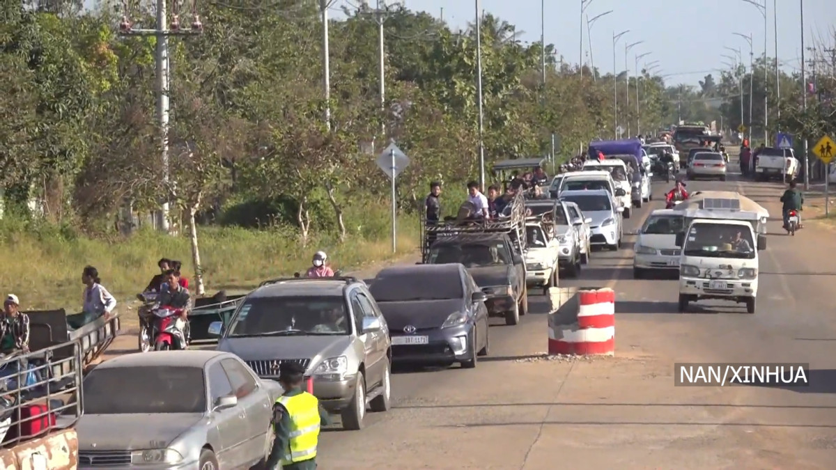 थाइल्याण्डसँग युद्ध जारी रहँदा ५० हजार बढी कम्बोडियाली बासिन्दाहरु घर छोडेर भागे