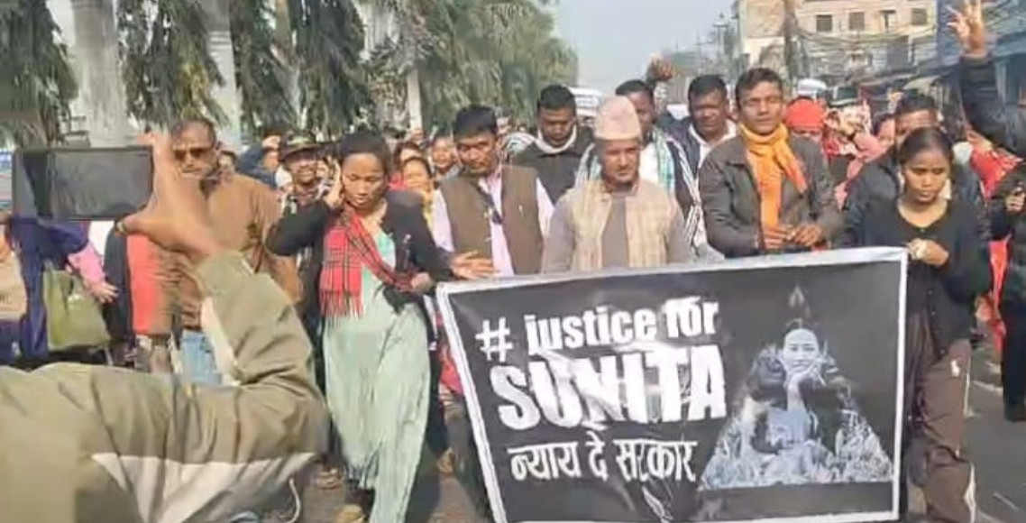 २० वर्षीया सुनिता होटलमा मृत भेटिए,  मेयरको नेतृत्वमा न्याय माग्दै प्रदर्शन